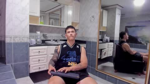 Snapshot of thomas_moon_ chatting on September 18, 2025, 12:29 pm Thomas online show from September 18, 2025, 12:29 pm