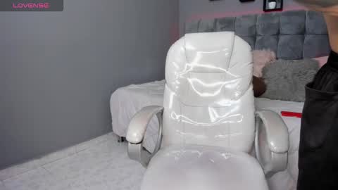 Snapshot of thomas_moon_ chatting on September 20, 2025, 1:12 pm Thomas online show from September 20, 2025, 1:12 pm