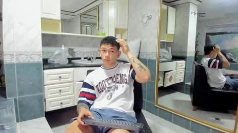 Snapshot of thomas_moon_ chatting on September 24, 2025, 12:19 pm Thomas online show from September 24, 2025, 12:19 pm