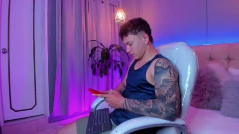 Snapshot of thomas_moon_ chatting on September 25, 2025, 12:09 pm Thomas online show from September 25, 2025, 12:09 pm