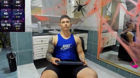 Snapshot of thomas_moon_ chatting on October 9, 2025, 12:03 pm Thomas online show from October 9, 2025, 12:03 pm