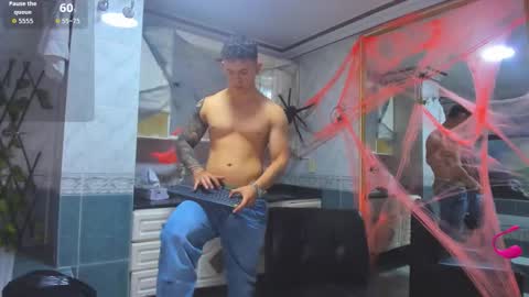 Snapshot of thomas_moon_ chatting on October 10, 2025, 11:42 am Thomas online show from October 10, 2025, 11:42 am