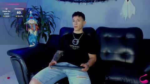 Snapshot of thomas_moon_ chatting on October 12, 2025, 7:24 pm Thomas online show from October 12, 2025, 7:24 pm