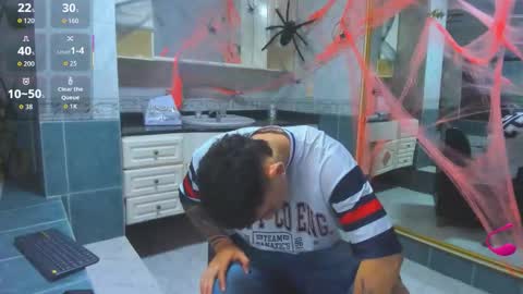 Snapshot of thomas_moon_ chatting on October 14, 2025, 12:17 pm Thomas online show from October 14, 2025, 12:17 pm