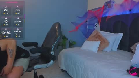 Snapshot of thomas_moon_ chatting on October 24, 2025, 12:34 pm Thomas online show from October 24, 2025, 12:34 pm