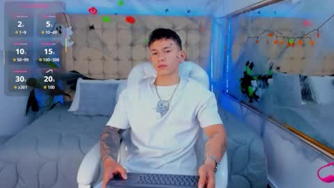 Snapshot of thomas_moon_ chatting on October 26, 2025, 1:39 pm Thomas online show from October 26, 2025, 1:39 pm