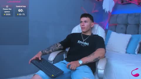 Snapshot of thomas_moon_ chatting on November 1, 2025, 3:58 pm Thomas online show from November 1, 2025, 3:58 pm