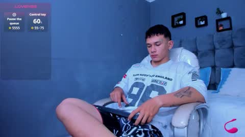 Snapshot of thomas_moon_ chatting on November 16, 2025, 10:21 am Thomas online show from November 16, 2025, 10:21 am