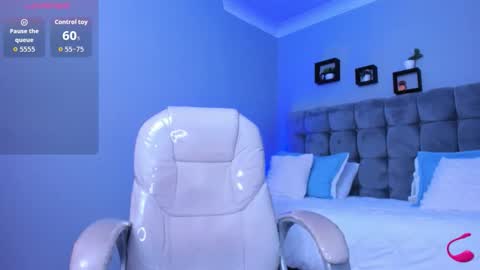 Snapshot of thomas_moon_ chatting on November 24, 2025, 12:16 pm Thomas online show from November 24, 2025, 12:16 pm