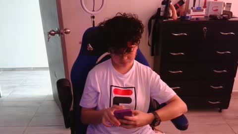 Snapshot of thomascooper_cams chatting on February 10, 2025, 9:15 pm VALERIA online show from February 10, 2025, 9:15 pm