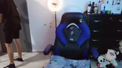 Snapshot of thomascooper_cams chatting on October 15, 2025, 9:59 pm VALERIA online show from October 15, 2025, 9:59 pm
