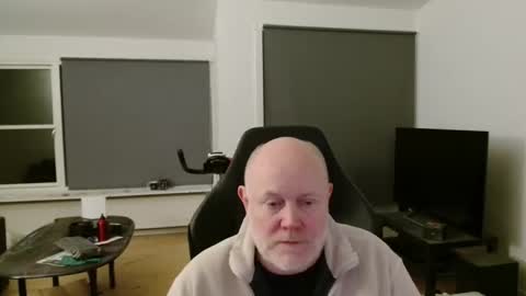 thomash32 online show from November 13, 2025, 10:41 pm