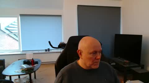 thomash32 online show from November 19, 2025, 1:55 pm