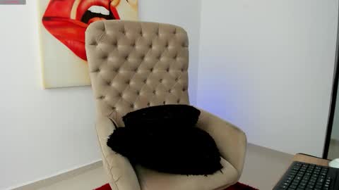 Snapshot of tiago_hannah chatting on October 27, 2025, 8:35 pm carolina online show from October 27, 2025, 8:35 pm