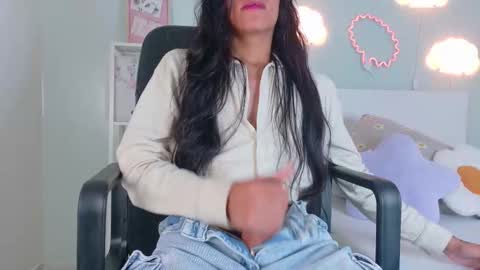 Snapshot of tiana_cinnamon chatting on October 16, 2025, 9:16 pm TIANA online show from October 16, 2025, 9:16 pm