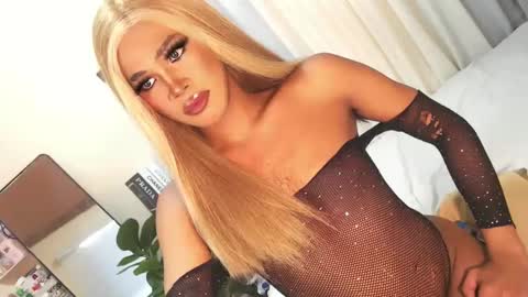 Snapshot of tiara_perezx chatting on December 21, 2024, 3:47 am Sam online show from December 21, 2024, 3:47 am