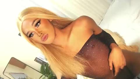 Snapshot of tiara_perezx chatting on December 28, 2024, 2:01 am Sam online show from December 28, 2024, 2:01 am