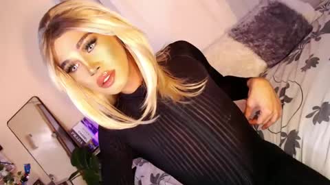 Snapshot of tiara_perezx chatting on February 22, 2025, 3:01 am Sam online show from February 22, 2025, 3:01 am