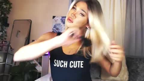 Snapshot of tiara_perezx chatting on February 25, 2025, 2:14 am Sam online show from February 25, 2025, 2:14 am