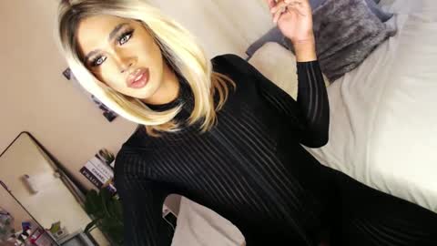 Snapshot of tiara_perezx chatting on February 26, 2025, 5:42 am Sam online show from February 26, 2025, 5:42 am