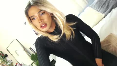 Snapshot of tiara_perezx chatting on February 27, 2025, 5:34 am Sam online show from February 27, 2025, 5:34 am