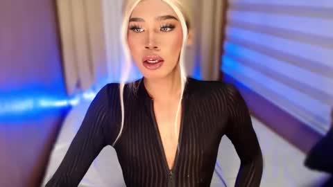 Snapshot of tiara_perezx chatting on October 2, 2025, 8:10 am Sam online show from October 2, 2025, 8:10 am