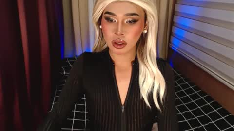 Snapshot of tiara_perezx chatting on November 2, 2025, 2:19 pm Sam online show from November 2, 2025, 2:19 pm