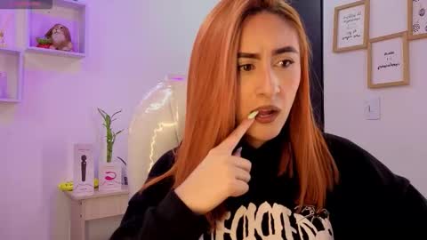 Tiarha online show from October 22, 2025, 2:45 am