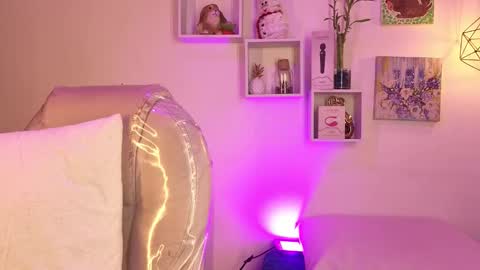 Tiarha online show from November 28, 2025, 5:32 am