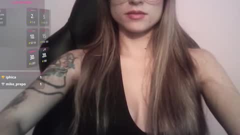 Tifanny online show from November 19, 2025, 9:37 pm