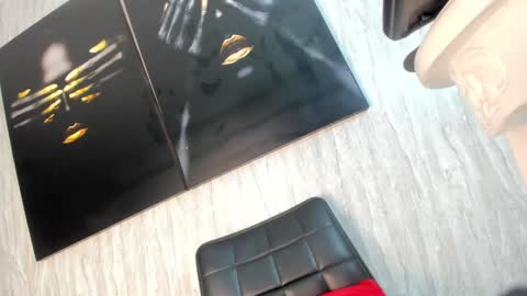 Snapshot of tiff_valentine chatting on January 11, 2025, 5:10 am Tiffany online show from January 11, 2025, 5:10 am