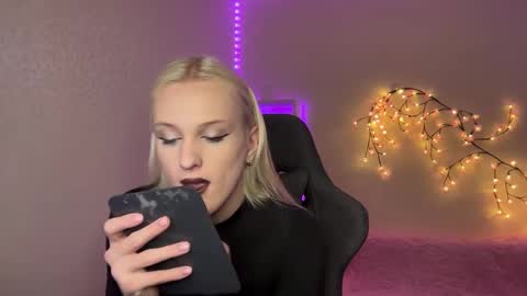 Amira online show from November 21, 2025, 9:19 am