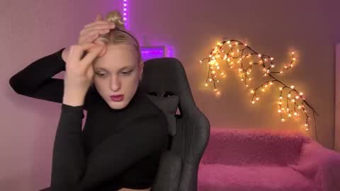 Amira online show from November 25, 2025, 9:31 am