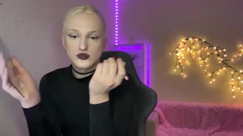 Amira online show from November 28, 2025, 8:39 am