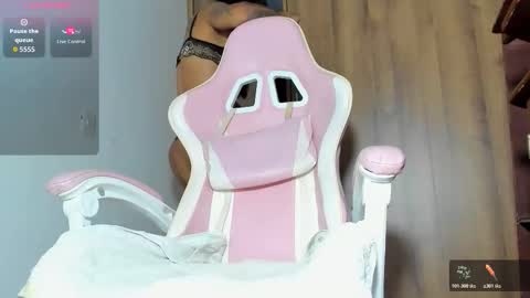 Snapshot of tiffany_sexy_trans chatting on October 19, 2025, 2:12 am Tiffany online show from October 19, 2025, 2:12 am