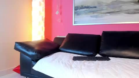 Snapshot of tiffanysuarez_ chatting on February 11, 2025, 2:24 pm Stefany Suarez online show from February 11, 2025, 2:24 pm