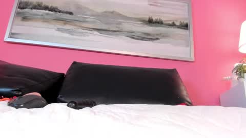 Snapshot of tiffanysuarez_ chatting on February 14, 2025, 10:25 pm Stefany Suarez online show from February 14, 2025, 10:25 pm