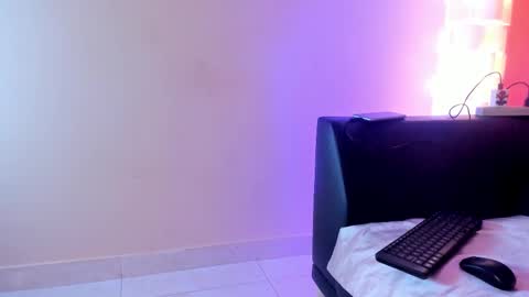 Snapshot of tiffanysuarez_ chatting on November 25, 2025, 9:04 pm Stefany Suarez online show from November 25, 2025, 9:04 pm