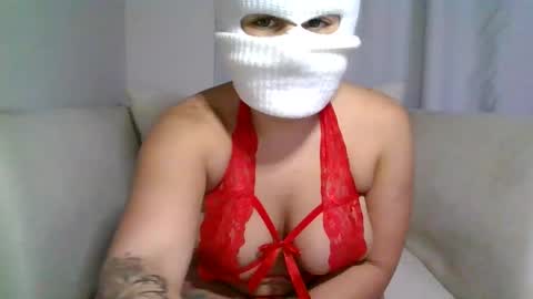 Snapshot of tiinkerbell26 chatting on February 17, 2025, 3:15 am tiinkerbell26 online show from February 17, 2025, 3:15 am