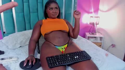 Snapshot of tinajones20 chatting on September 26, 2025, 10:25 pm Tina online show from September 26, 2025, 10:25 pm