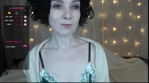 Snapshot of tinawincee chatting on December 16, 2024, 4:55 am Tina online show from December 16, 2024, 4:55 am
