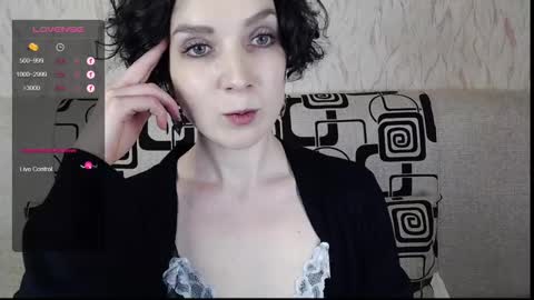 Snapshot of tinawincee chatting on March 8, 2025, 10:11 am Tina online show from March 8, 2025, 10:11 am