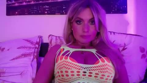 Snapshot of tinkerbell822 chatting on February 6, 2025, 4:14 pm tinkerbell822 online show from February 6, 2025, 4:14 pm