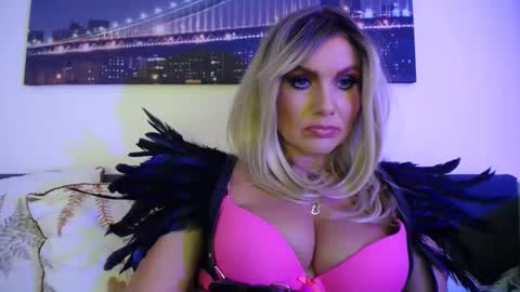 Snapshot of tinkerbell822 chatting on February 18, 2025, 12:06 pm tinkerbell822 online show from February 18, 2025, 12:06 pm