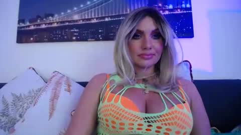 Snapshot of tinkerbell822 chatting on February 19, 2025, 12:11 pm tinkerbell822 online show from February 19, 2025, 12:11 pm