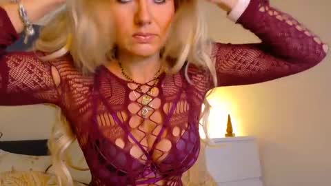 Snapshot of tinkerbell822 chatting on October 21, 2025, 8:04 am tinkerbell822 online show from October 21, 2025, 8:04 am