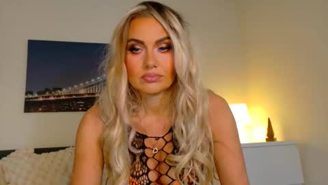 Snapshot of tinkerbell822 chatting on October 27, 2025, 8:29 am tinkerbell822 online show from October 27, 2025, 8:29 am