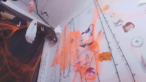 tinkerbell online show from October 21, 2025, 7:25 pm