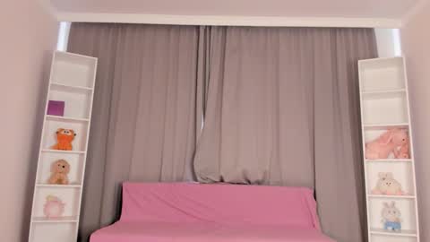 Snapshot of tinki_winkii chatting on November 7, 2025, 8:36 am Tina online show from November 7, 2025, 8:36 am