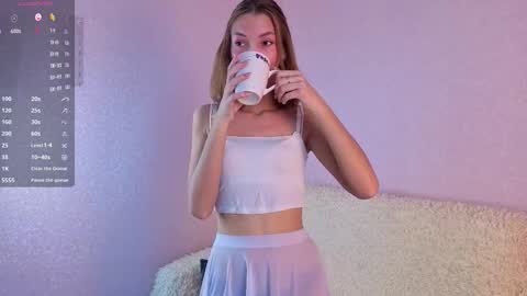 Snapshot of tiny_lilyy chatting on October 6, 2025, 5:38 am Lily online show from October 6, 2025, 5:38 am